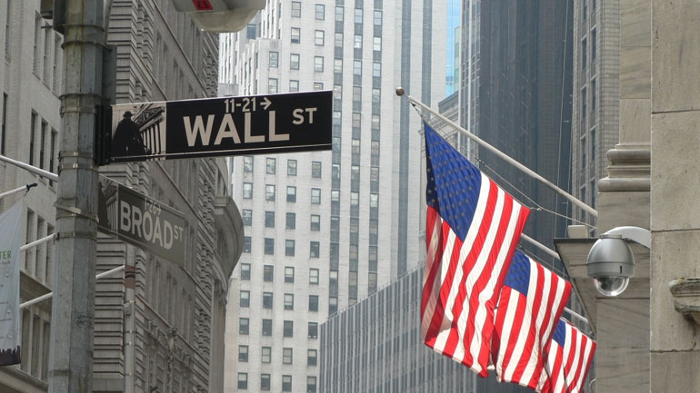 Οριακά κέρδη στη Wall Street